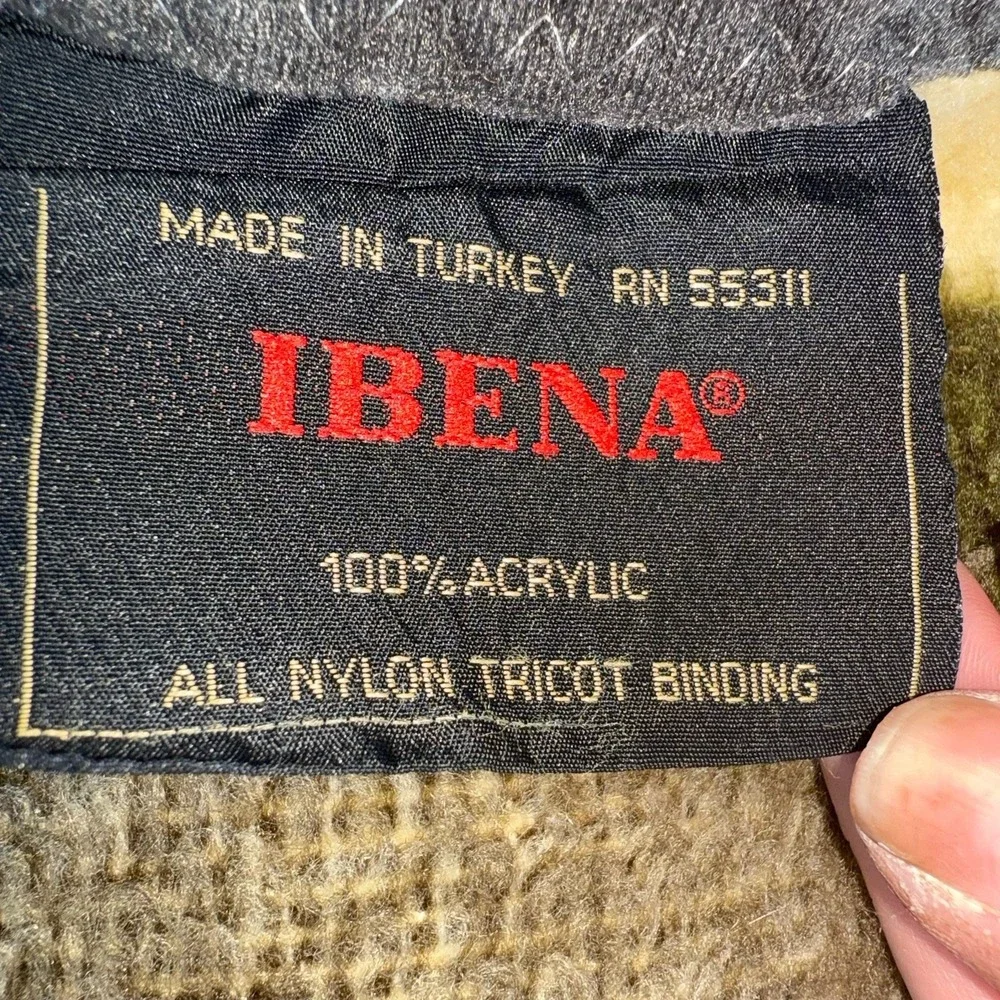 IBENA‎ Blanket  Eagle Landing Acrylic Reversible Has Issues 55x74